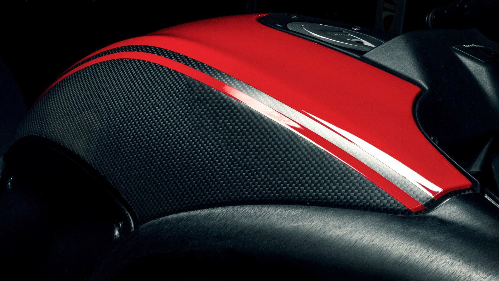 Ducati diavel carbon 2 1600x900